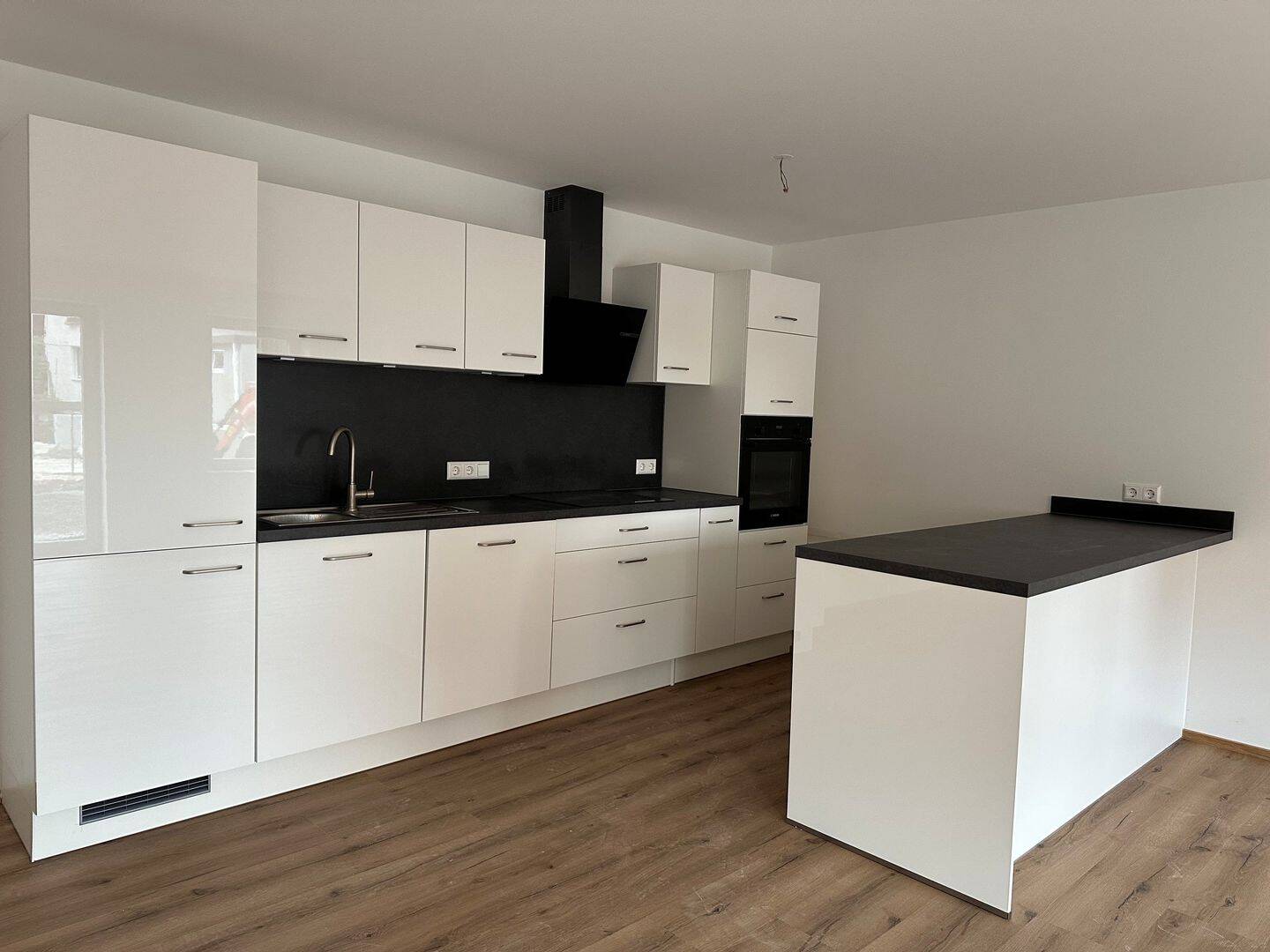Lichtdurchflutete 3,5-Zimmer-Wohnung im Neubau: Ihr sonniges Zuhause in Seenähe