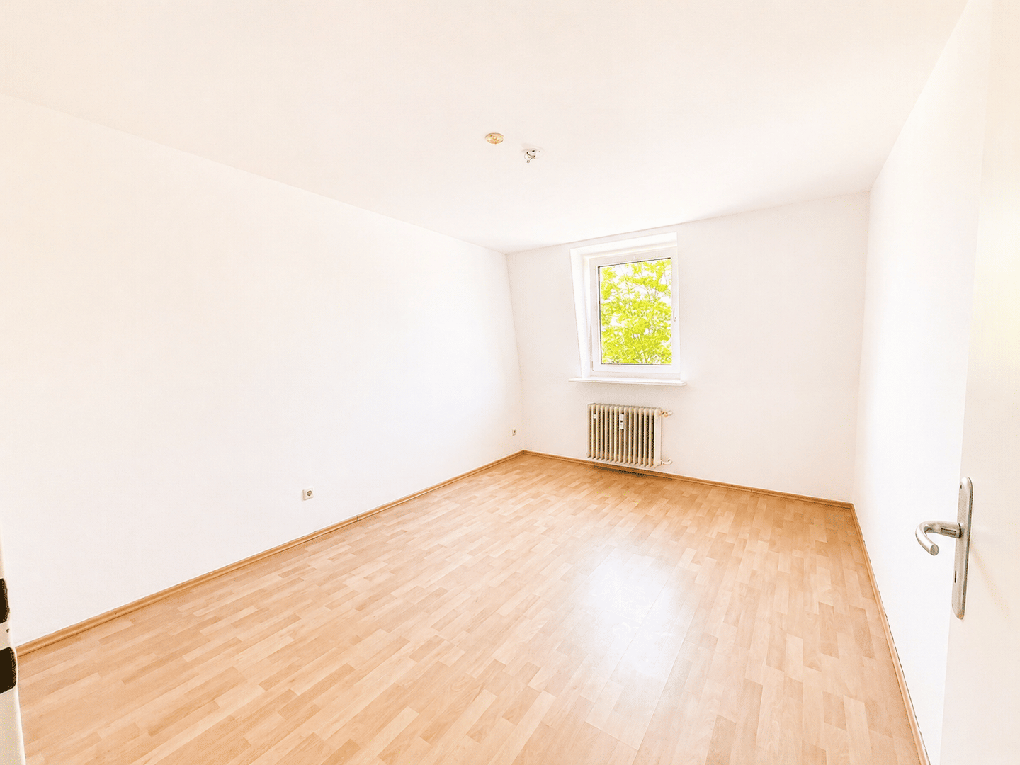 Helle WG-geeignete 2,5-Zimmer-Wohnung mit Einbauküche – München – Vorschaubild 5