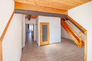 Gemütliche 2-Zimmer Dachgeschosswohnung in zentraler Stadtlage von Isny – 88316 Isny im Allgäu – Vorschaubild 1