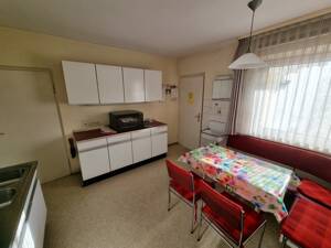 Stattliches Wohnhaus mit großem Grundstück und zwei Garagen... – 90768 Fürth – Vorschaubild 3