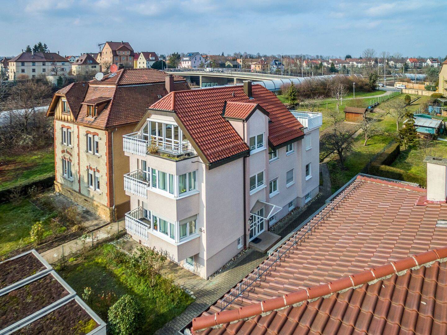 +++ Nahe PORSCHE - Parkett - Tageslicht-Bad mit Wanne und Dusche, separates WC - Süd-Balkon - Möbel-Übernahme möglich...
