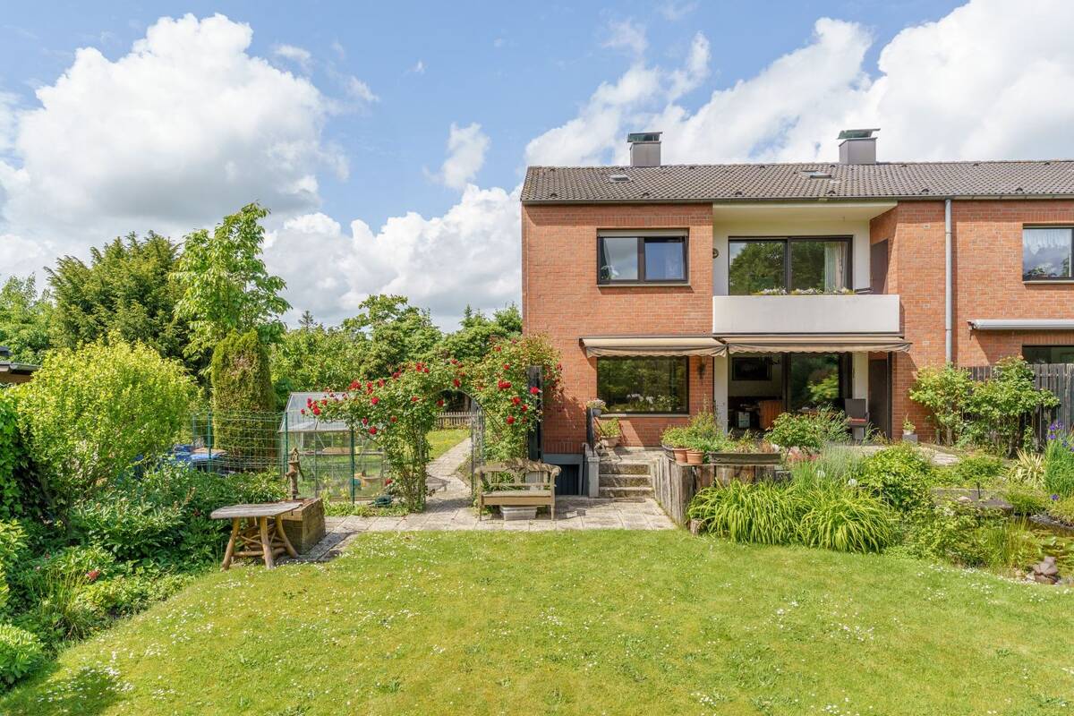 Großzügiges Einfamilienhaus mit Einliegerwohnung in Düsseldorf – 40472 Düsseldorf – Bild 1 von 9
