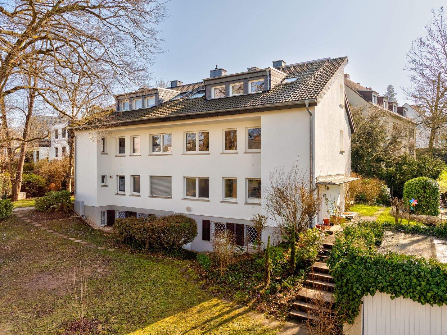 BESTLAGE Wiesbaden: stilvolle Maisonette-Wohnung mit Terrasse und herrlichem Gartenanteil – Wiesbaden – Vorschaubild 8