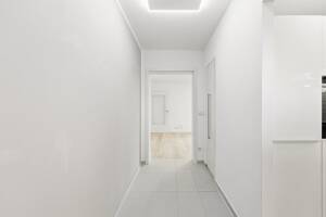 Helle 2,5-Zimmer-Wohnung mit großem Südwestbalkon und EBK – 81241 München – Vorschaubild 3