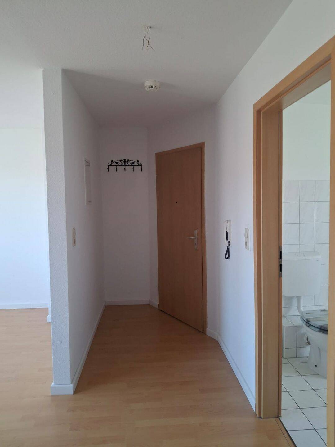 Schöne helle 2 ZKB mit Einbauküche im 4.OG zu vermieten – Bremerhaven – Vorschaubild 6