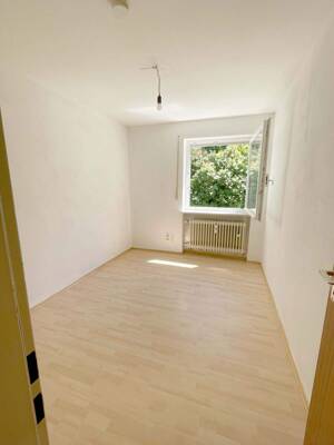 Von steigenden Mietpreisen profitieren: Mehrfamilienwohnhaus mit 6 Wohneinheiten - 2 Wohnungen frei beziehbar! – 93051 Regensburg – Vorschaubild 7