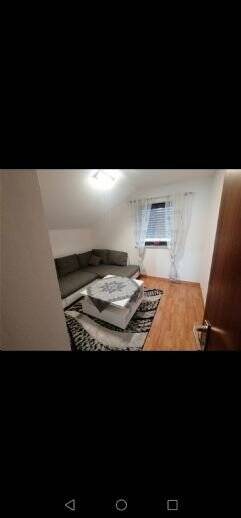 Gepflegte Dachgeschosswohnung mit schönem Ausblick, mit 3 Zimmern sowie Balkon und EBK – Pforzheim – Vorschaubild 6