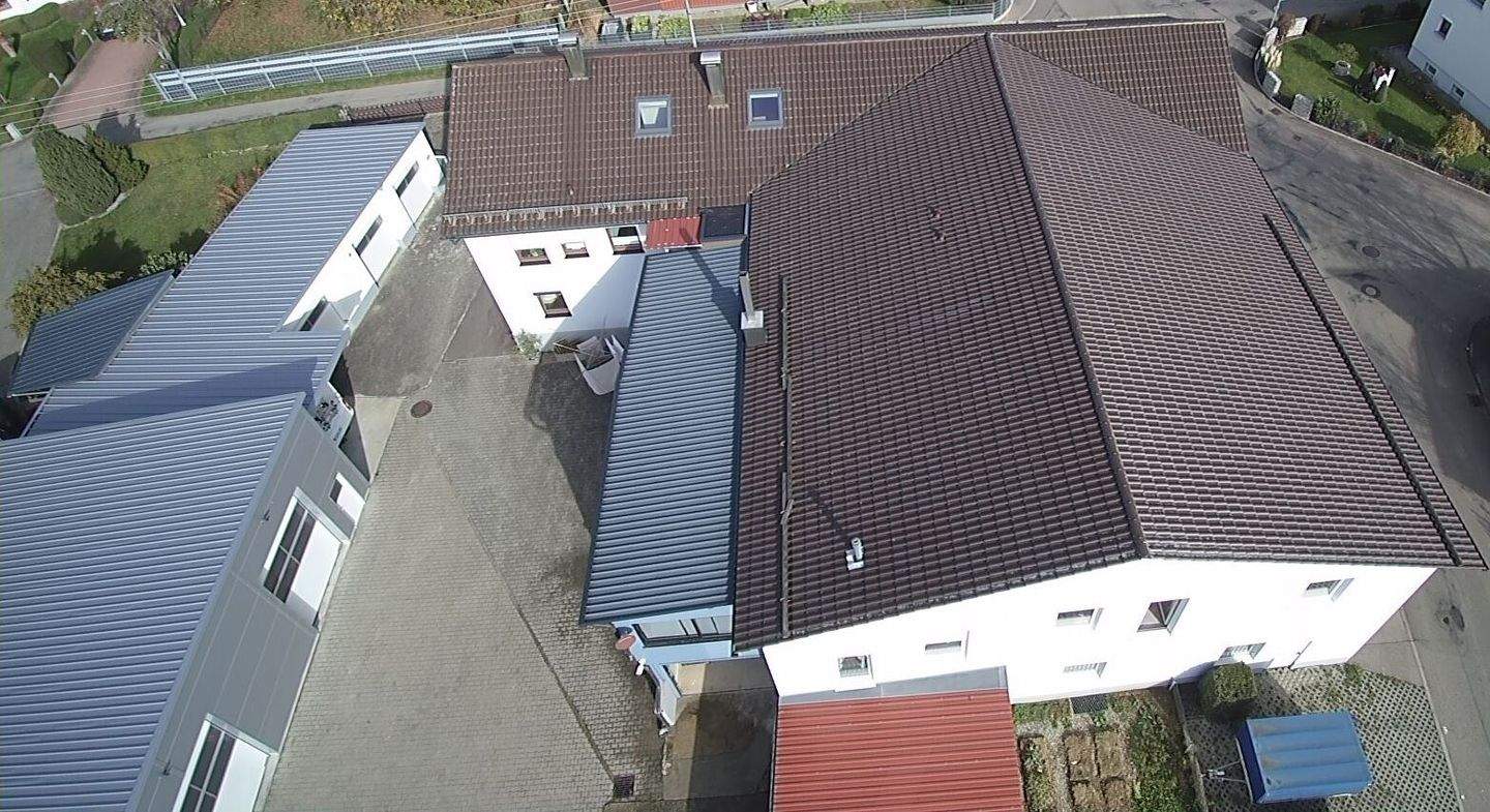 Großzügiges Anwesen bebaut mit einem 5 Parteien-Haus, Garagen und Lagerhallen unweit der A7 in Ebnat – Aalen – Vorschaubild 2