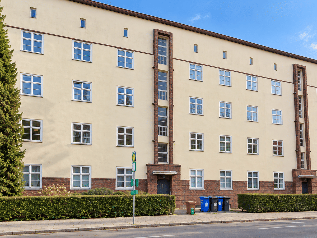 Familiennest mit Wanne, Dusche und kleinem Balkon – 39108 Magdeburg – Bild 1 von 9
