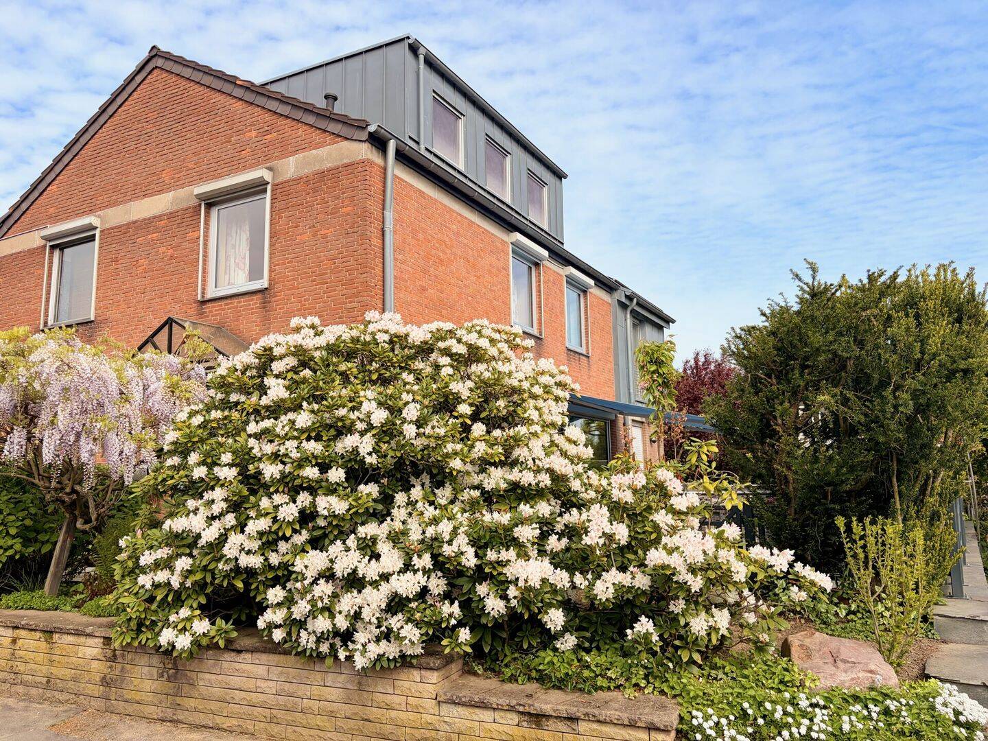 Modernisiertes freistehendes Einfamilienhaus mit 8 Zimmern und Gartenidylle in Leverkusen