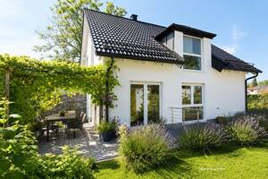 AIGNER - Energieeffiziente Doppelhaushälfte mit idyllischem Garten - Erbpacht