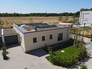 BUNGALOW MIT EXTRA GRUNDSTÜCK. MEHR RUHE. Bestens angebunden. 1.000 Mbit/s Glasfaser - HAUS 77 – 51145 Köln – Vorschaubild 3