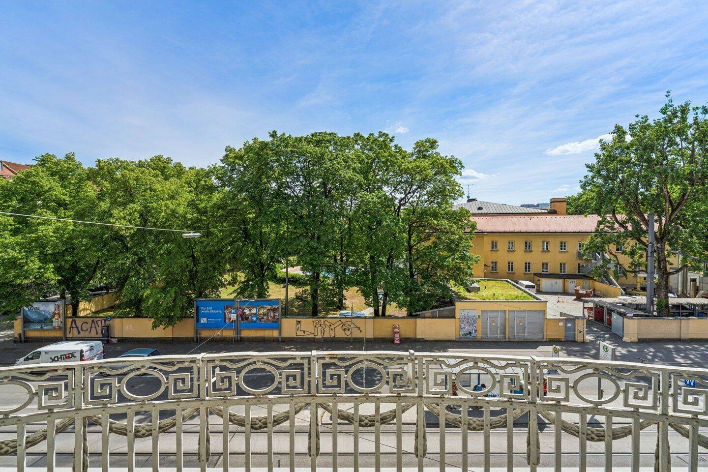 Großzügige 4-Zimmer-Altbauwohnung mit zwei Balkonen, zwei Bädern und Aufzug in Schwabing – München – Vorschaubild 8