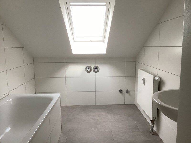 Großzügige Dachgeschoßwohnung mit Einbauküche! – Leipzig – Vorschaubild 4
