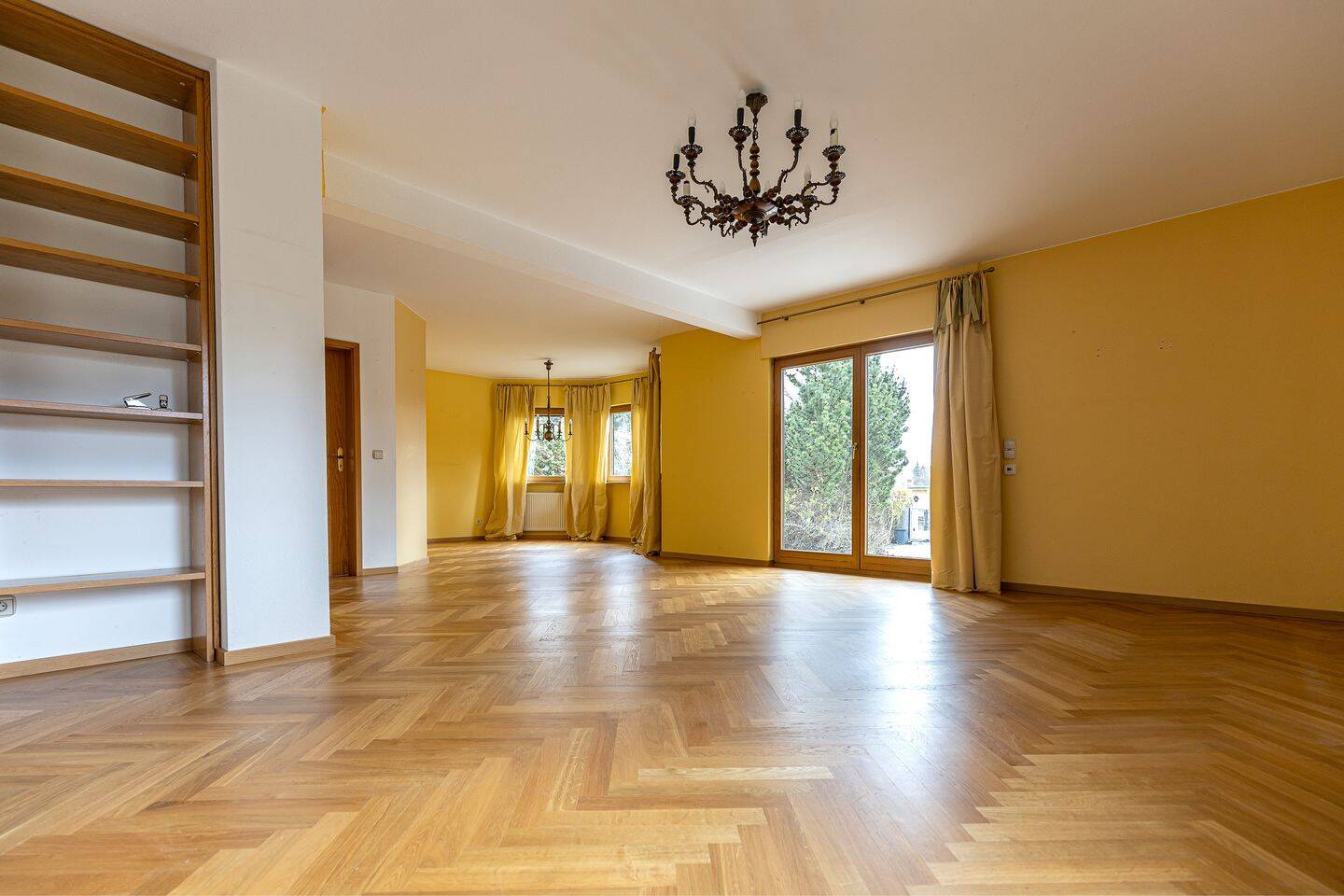 Modernisiertes Mehrfamilienhaus mit 3 Wohneinheiten, Doppelgarage & großem Grundstück – Gotha – Vorschaubild 5