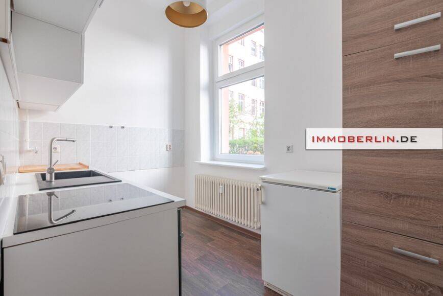 IMMOBERLIN.DE - Helle einzugsfreie Altbauwohnung mit ruhiger Terrasse in beliebter Kiezlage – Berlin – Vorschaubild 5