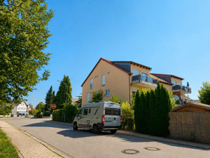 Moderne 3-Zimmer-Gartenwohnung mit Terrasse, Tiefgarage & Aufzug in Ingolstadt-Zuchering – 85051 Ingolstadt – Vorschaubild 4