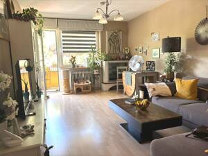 Moosach, schöne 2 Zimmer-Wohnung mit S-Blk, EBK zzgl. Einzelgarage in ruhiger Lage, ca. 51m
