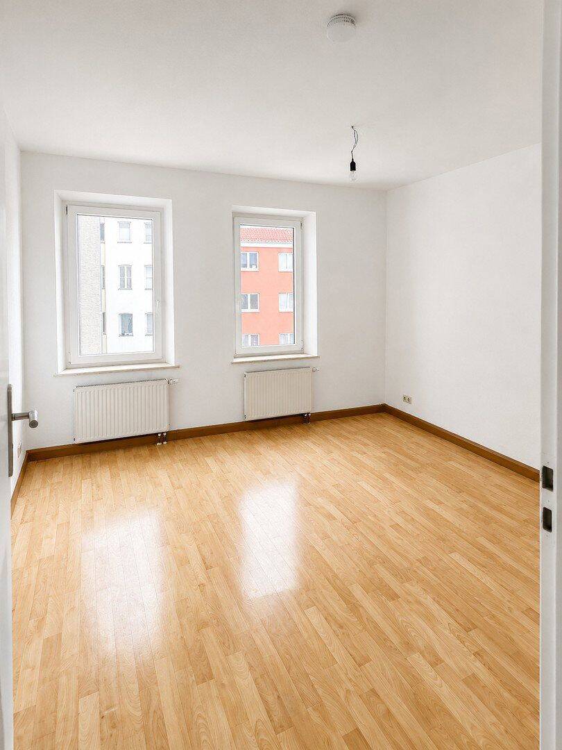 3 Zimmer Wohnung mit neuer Einbauküche / WG geeignet – Nürnberg – Vorschaubild 2