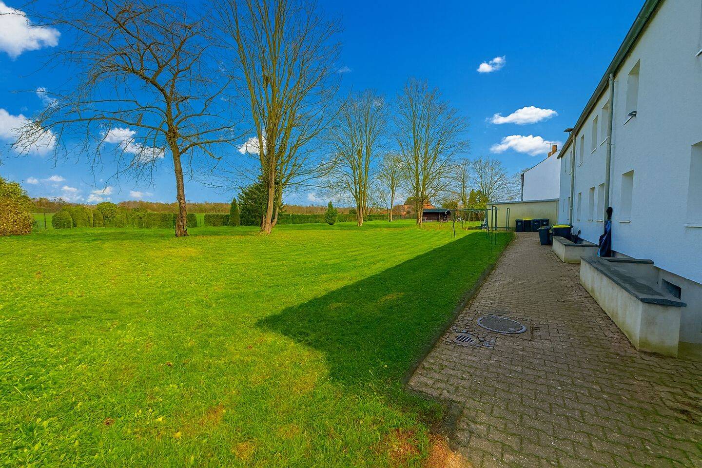 Bezugsfrei: Zweifamilienhaus - Saniert und bereit für neue Bewohner! – Bergheim – Bild 1 von 9