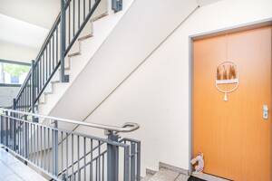Bezugsfrei: Helle, ruhig gelegene 3-Zimmer-Erdgeschosswohnung mit schöner Terrasse & Gartenzugang – 12524 Berlin – Vorschaubild 9