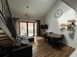 Modernes Wohnen auf zwei Ebenen – Maisonette mit Galerie und sonnigem Balkon in der Kelheimer Altstadt – 93309 Kelheim – Vorschaubild 3