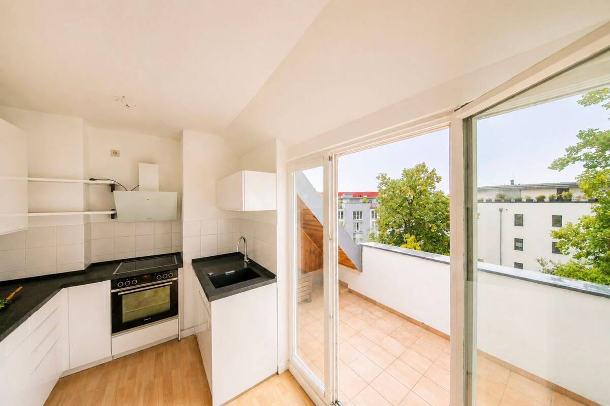 Helle, bezugsfreie 1,5-Zi-Wohnung im 4. OG mit EBK und Terrasse – 10829 Berlin – Bild 1 von 9