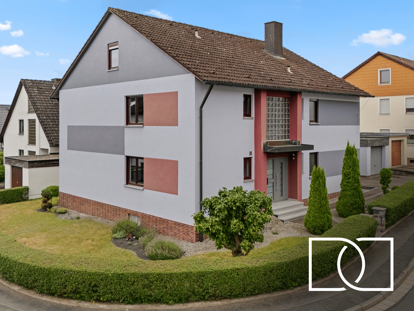 Hochwertig Renoviert! Großzügiges Zweifamilienhaus mit traumhaftem Garten in ruhiger Lage – Eckersdorf – Bild 1 von 9