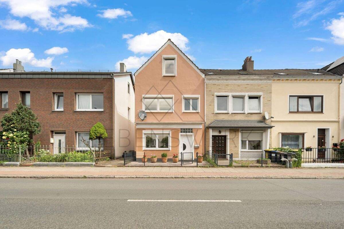Modernisiertes Zweifamilienhaus: Zwei abgeschlossene Wohneinheiten mit flexiblen Wohnkonzepten – 28309 Bremen – Bild 1 von 9