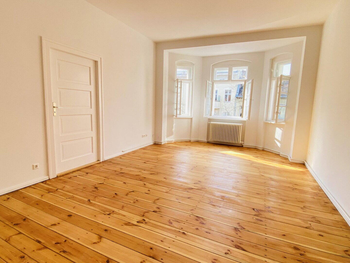 Sanierte 4-Zimmer-Altbauwohnung mit Traumgarten & Zugang zu den Ceciliengärten – Berlin – Vorschaubild 4