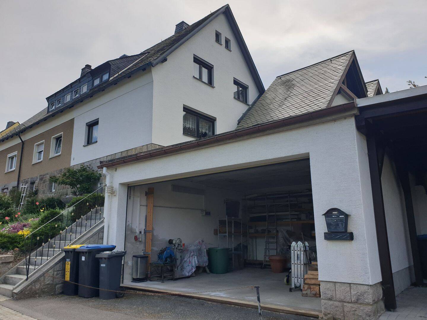 Ein Schmuckstück in bester gehobener Wohnlage: Kamin, Innenpool, Doppelgarage, 5 Räume, großer Garten, Gästehaus mit Küche und Bad – Aue – Vorschaubild 4