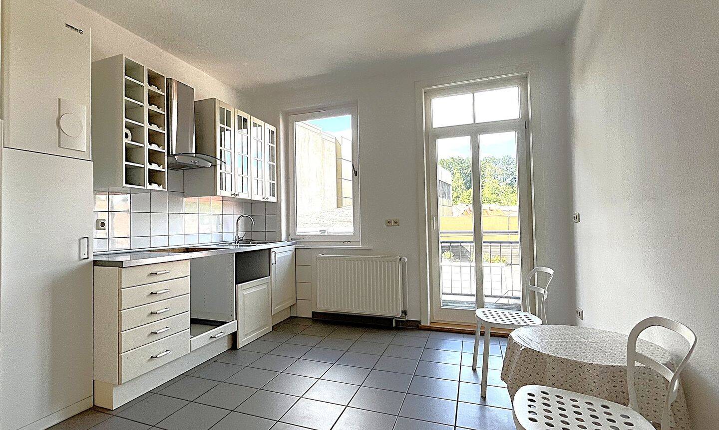 helle 4-Zimmer-Wohnung im 2. OG mit Einbauküche