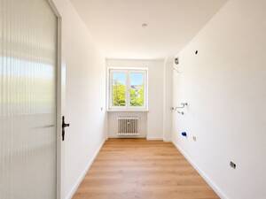 AIGNER - Helle 3-Zimmer-Dachgeschosswohnung in beliebter Lage Moosachs – 80992 München – Vorschaubild 3