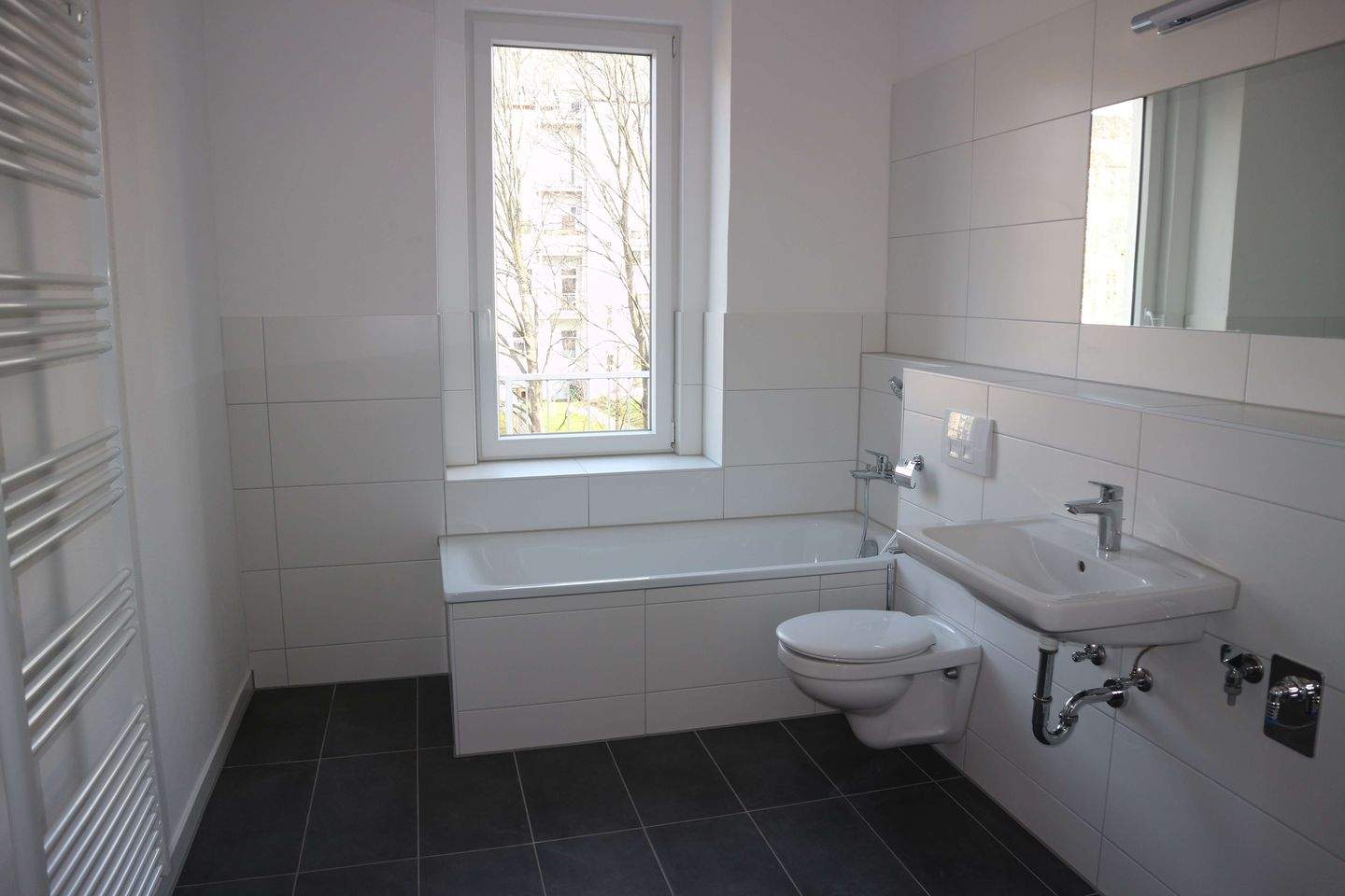 EBK*** Gäste-WC / 2.OG / moderne Bodenbeläge / Wanne + Dusche u.v.m. – Chemnitz – Vorschaubild 4