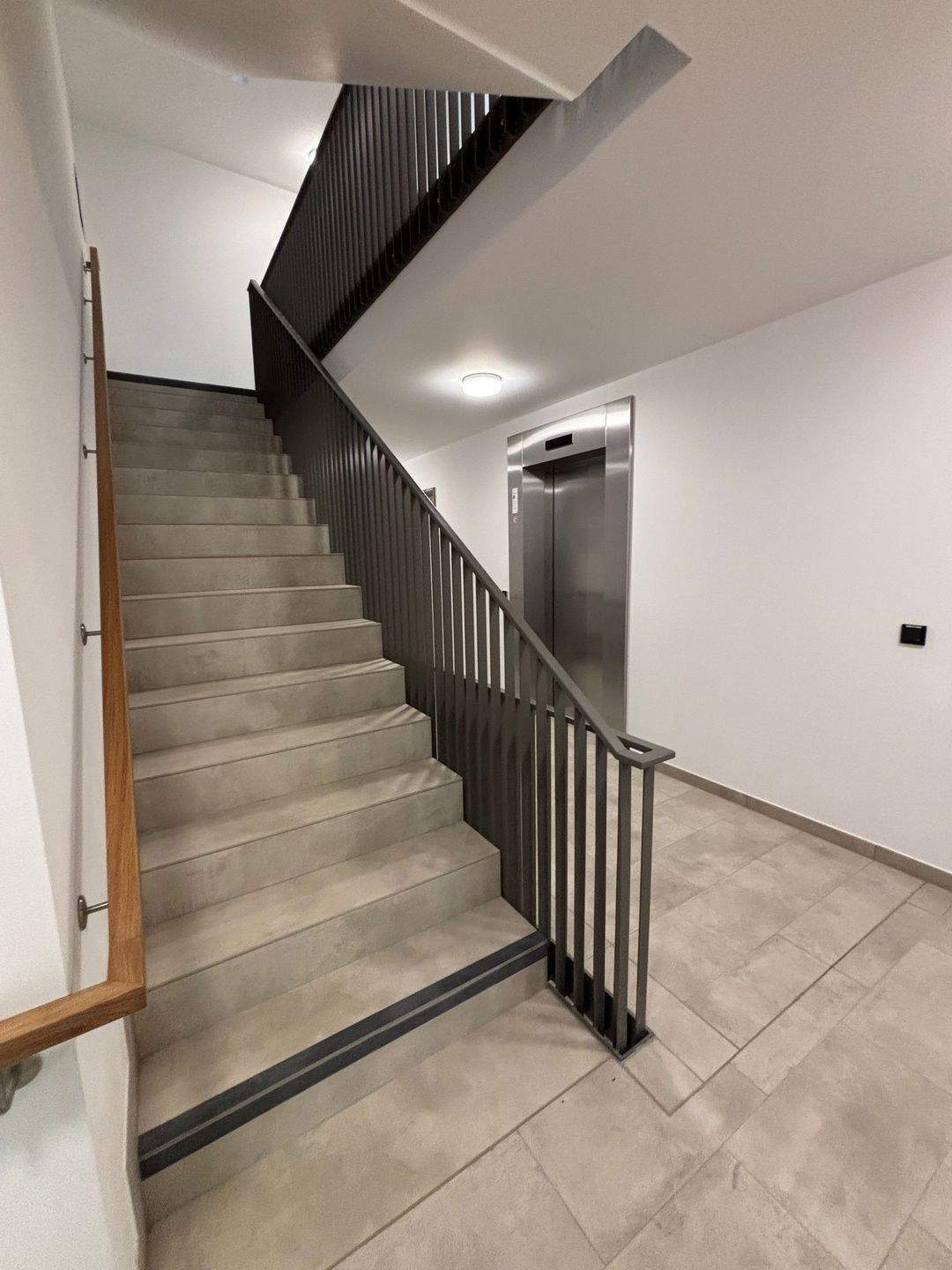 Großzügige 4-Zimmer-Wohnung mit Wintergarten – München – Vorschaubild 9