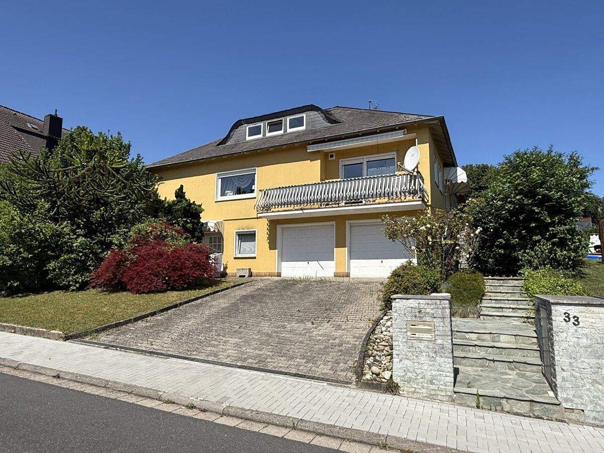Stilvolles Einfamilienhaus im gehobenen Bungalow-Segment mit eigenständiger Einliegerwohnung – Nidderau – Bild 1 von 9