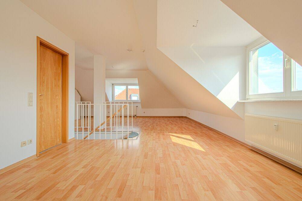 BEZUGSFREI - GEMÜTLICHE MAISONETTE - DACHTERRASSE - DUSCHBAD MIT FENSTER - TG-PARKER – Dresden – Vorschaubild 4