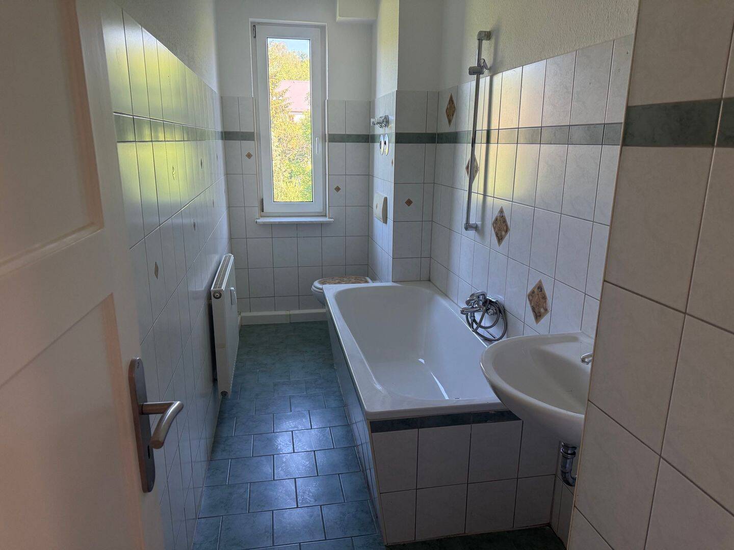 ruhige DG 3 Raum Wohnung