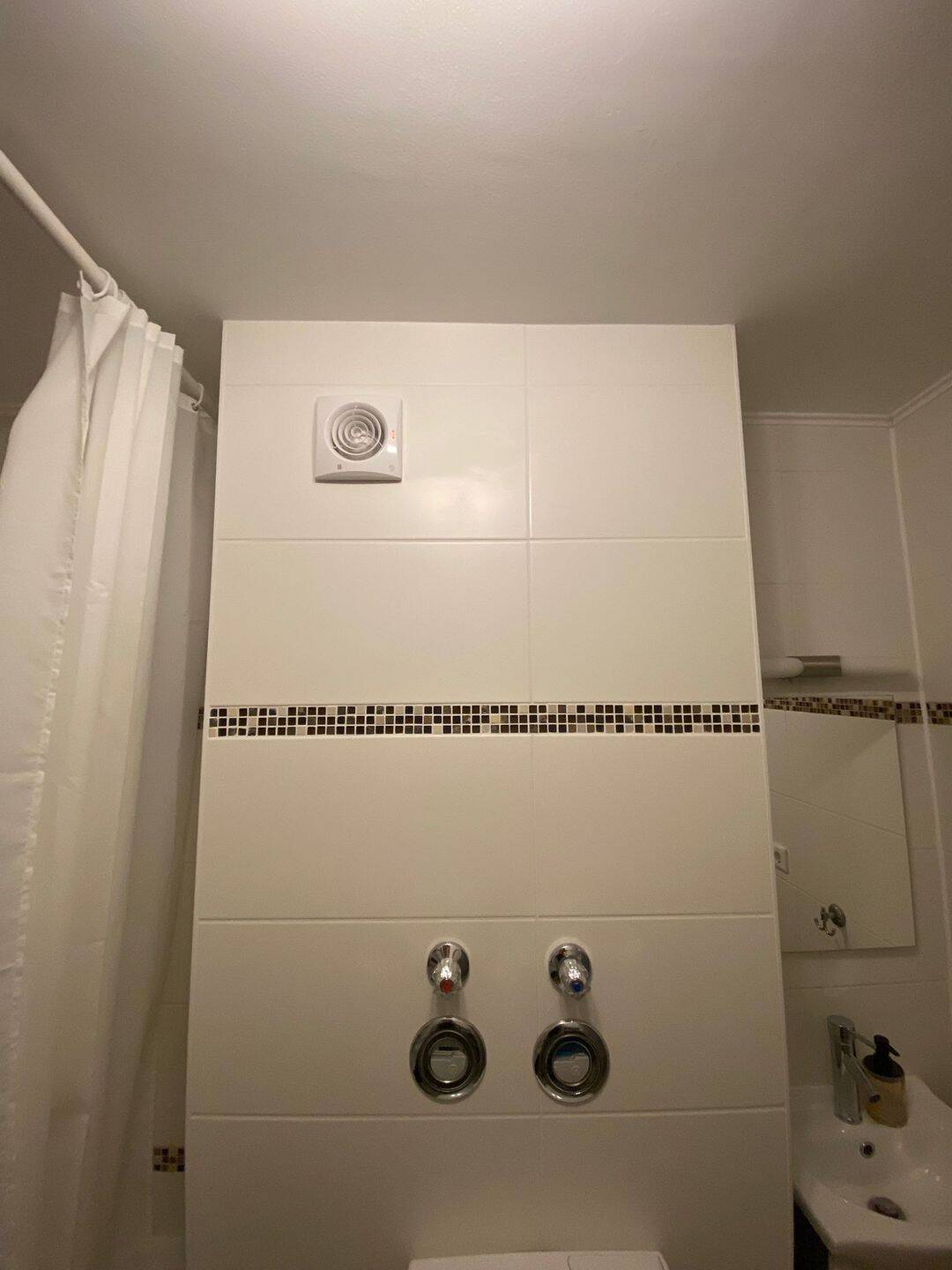 Schöne, renovierte 2-Zimmer- Wohnung mit EBK, zwei Balkonen und TG- Stellplatz. Provisionsfrei! – Nürnberg – Vorschaubild 2