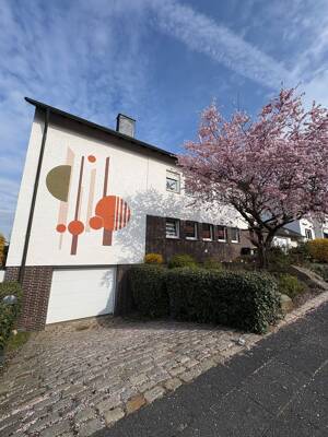 Großzügige Eigentumswohnung mit Einbauküche, großem Balkon/Terrasse, Garage, Stellplatz und ca. 145 m² Wohnfläche