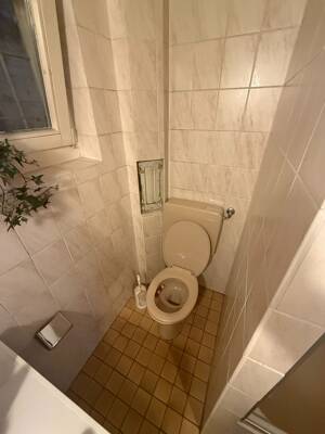 RENOVIERT! Großes, helles Zimmer mit WC und Gemeinschaftsbad * Werastraße – 70190 Stuttgart – Vorschaubild 5