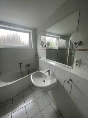 Top Lage in Heerdt - Top Wohnung - sehr gut geschnittene 4-Zimmer Wohnung - neue Küche – 40549 Düsseldorf – Vorschaubild 5
