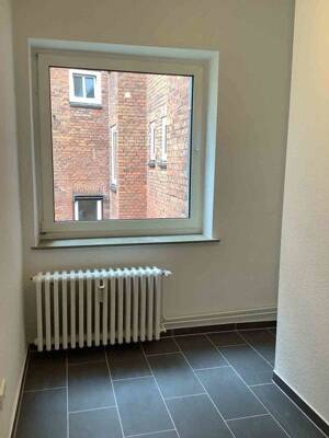 Mitten im Geschehen: gemütliche 2-Zimmer Wohnung mit Mansarde im Zentrum von Kiel per sofort – 24103 Kiel – Vorschaubild 7
