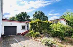 In ruhiger Grünlage: Renovierungsbedürftiger Reihenbungalow mit zwei Terrassen und Einliegeroption – 14165 Berlin – Vorschaubild 2