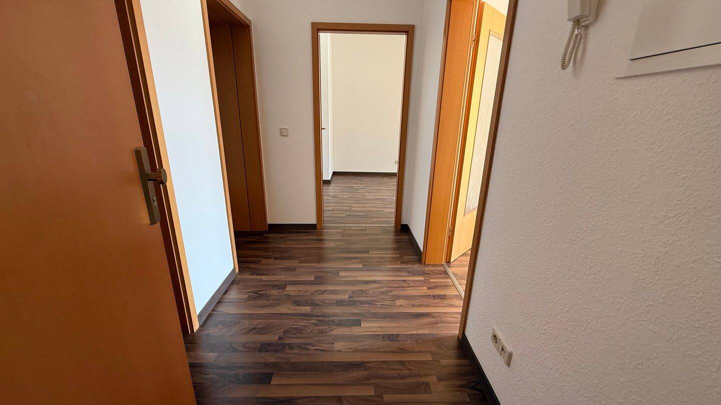 Top Whg. / Laminat / Bad mit Wanne/ großer Balkon u.v.m. – Chemnitz – Vorschaubild 7