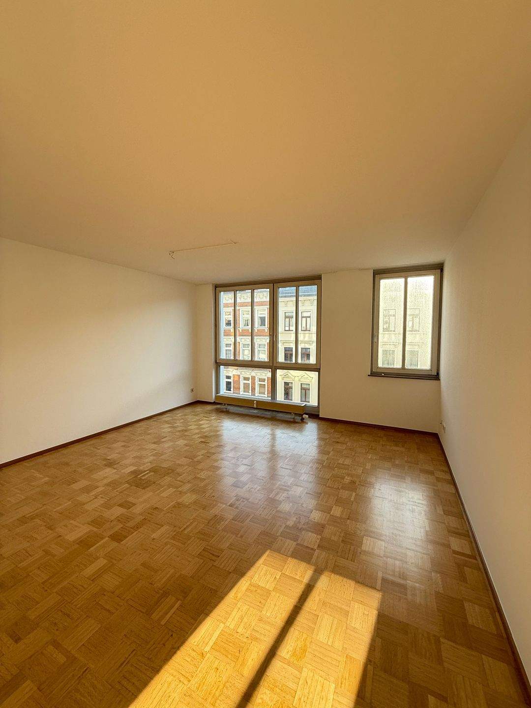Schöne 2-Raum-Wohnung mit großem Wohnzimmer und offener Küche – Leipzig – Vorschaubild 6