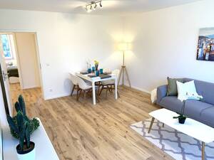 Wohnen auf Zeit: Kernsanierte 2,5-Zimmer-Wohnung mit Südwest-Balkon in Rahlstedt – 22147 Hamburg – Vorschaubild 2
