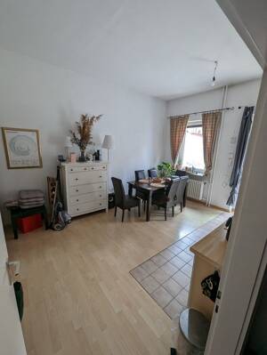 Würzburg-Altstadt: Hohe Decken & Gepflegter Altbaucharme - 2-Zimmerwohnung mit Balkon & Einbauküche – 97070 Würzburg – Vorschaubild 7