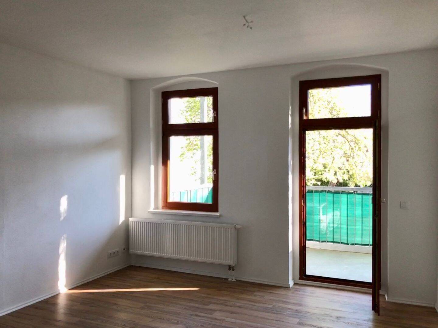 Frisch renovierte und modern ausgestattete 3-Zimmer- Wohnung mit großem Balkon und Stellplatz – Chemnitz – Vorschaubild 2