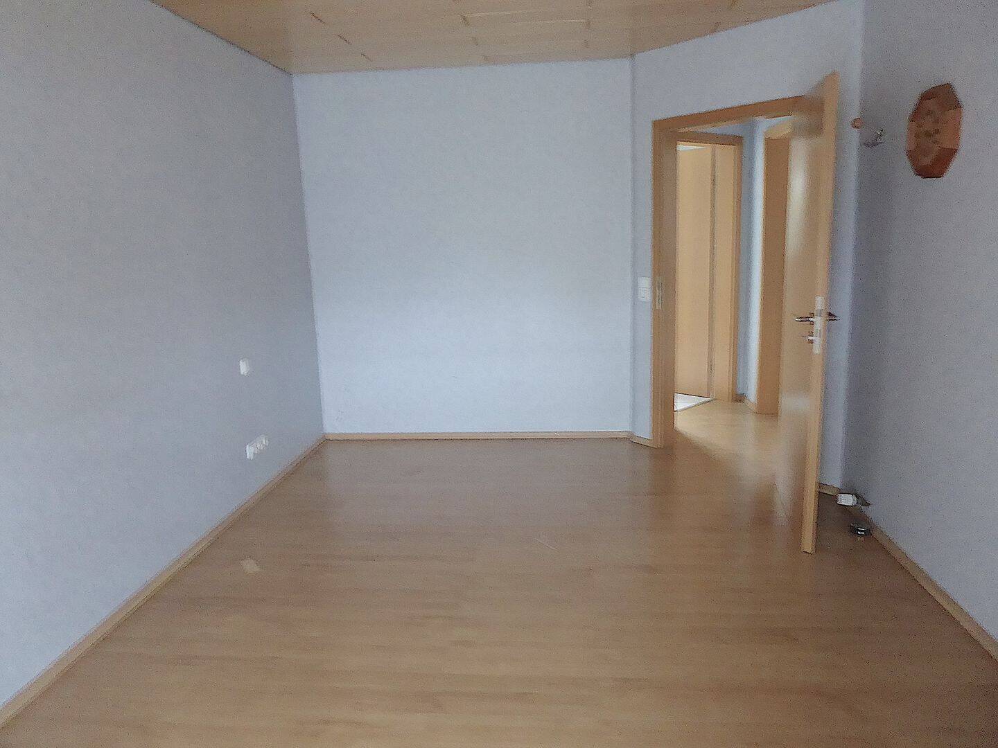 Saniertes Zweifamilienhaus mit Garten und Garage – Oberahr – Vorschaubild 4